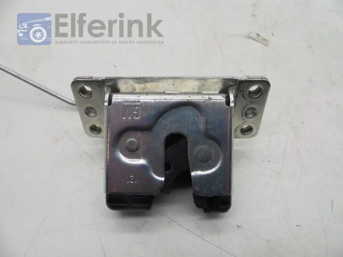 Tailgate lock mechanism Opel Meriva